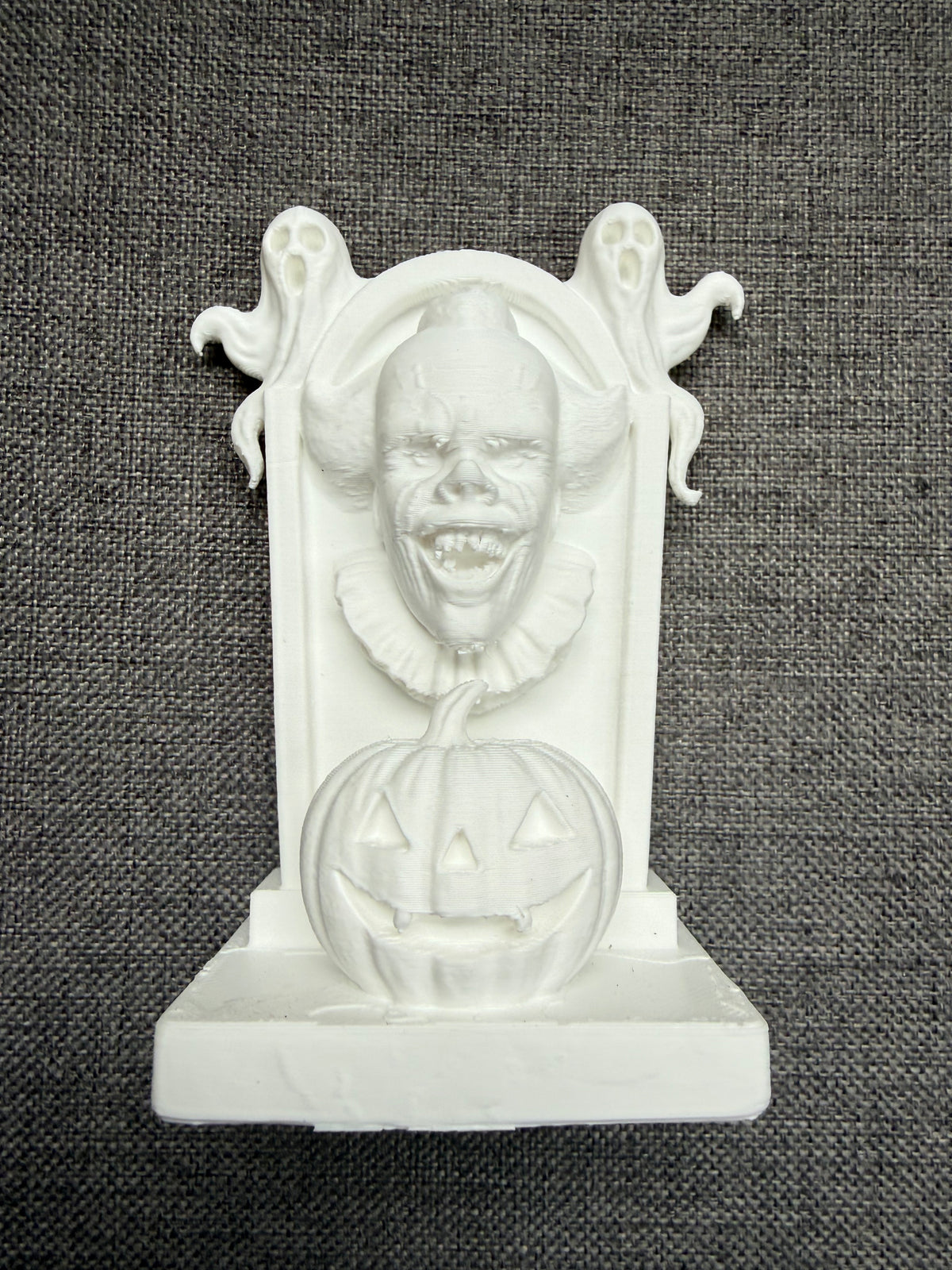 Pennywise Horror Tombstone – 10cm 3D Printed Display Piece | Ready to Paint