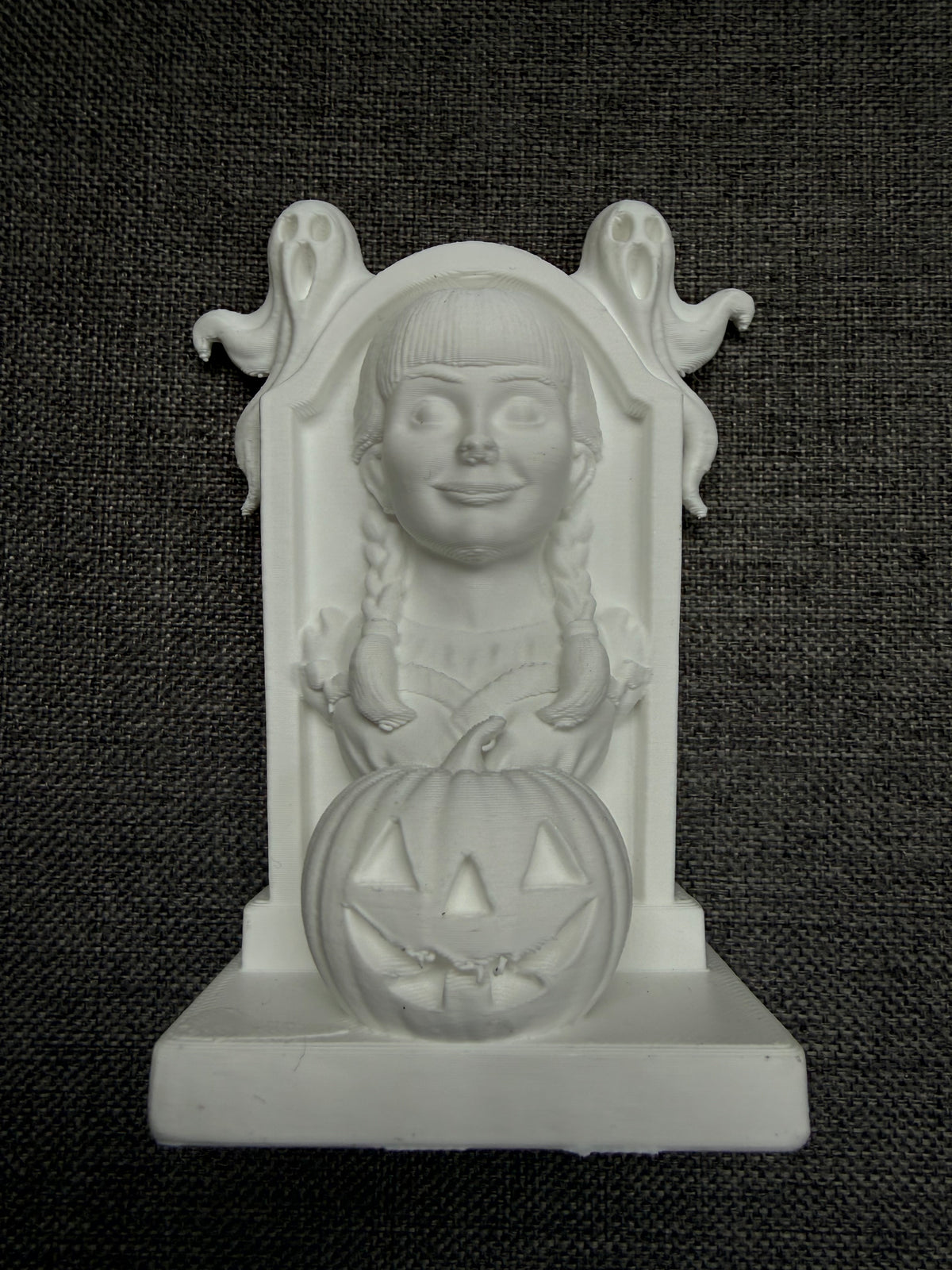 Annabelle Horror Tombstone – 10cm 3D Printed Display Piece | Ready to Paint